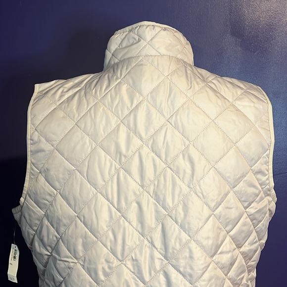 Old Navy Diamond Quilted Lightweight Zip Up Vest (NWT) - Picture 9 of 13